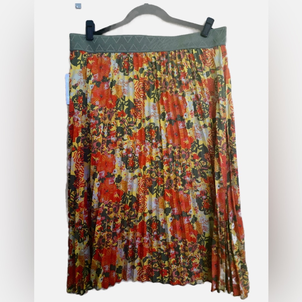 🔥NEW🔥 with tags LulaRoe 2XL Jill skirt